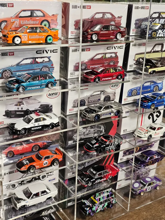BOX DISPLAY — витрина за модели в кутии (Kaido House, Mini GT) — отпред