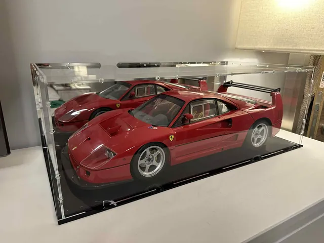 Кейсове 1:8 — Ferrari F40 1-8