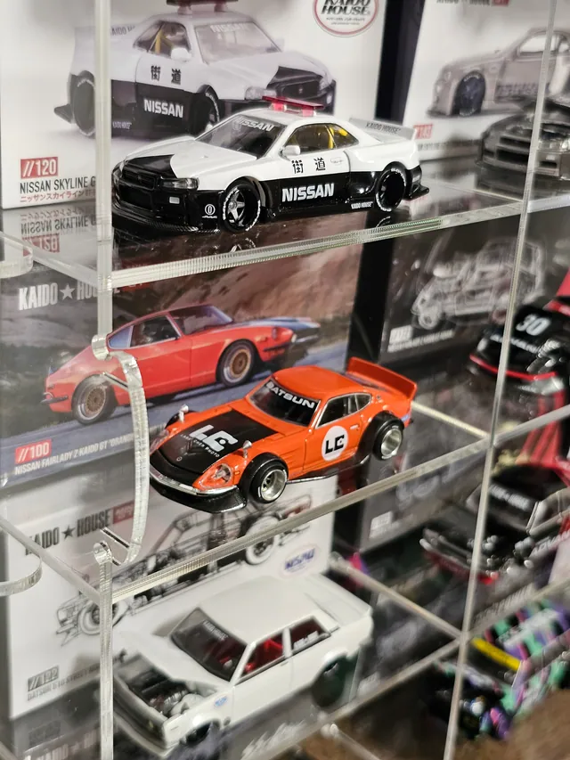 BOX DISPLAY — витрина за модели в кутии (Kaido House, Mini GT) — отблизо